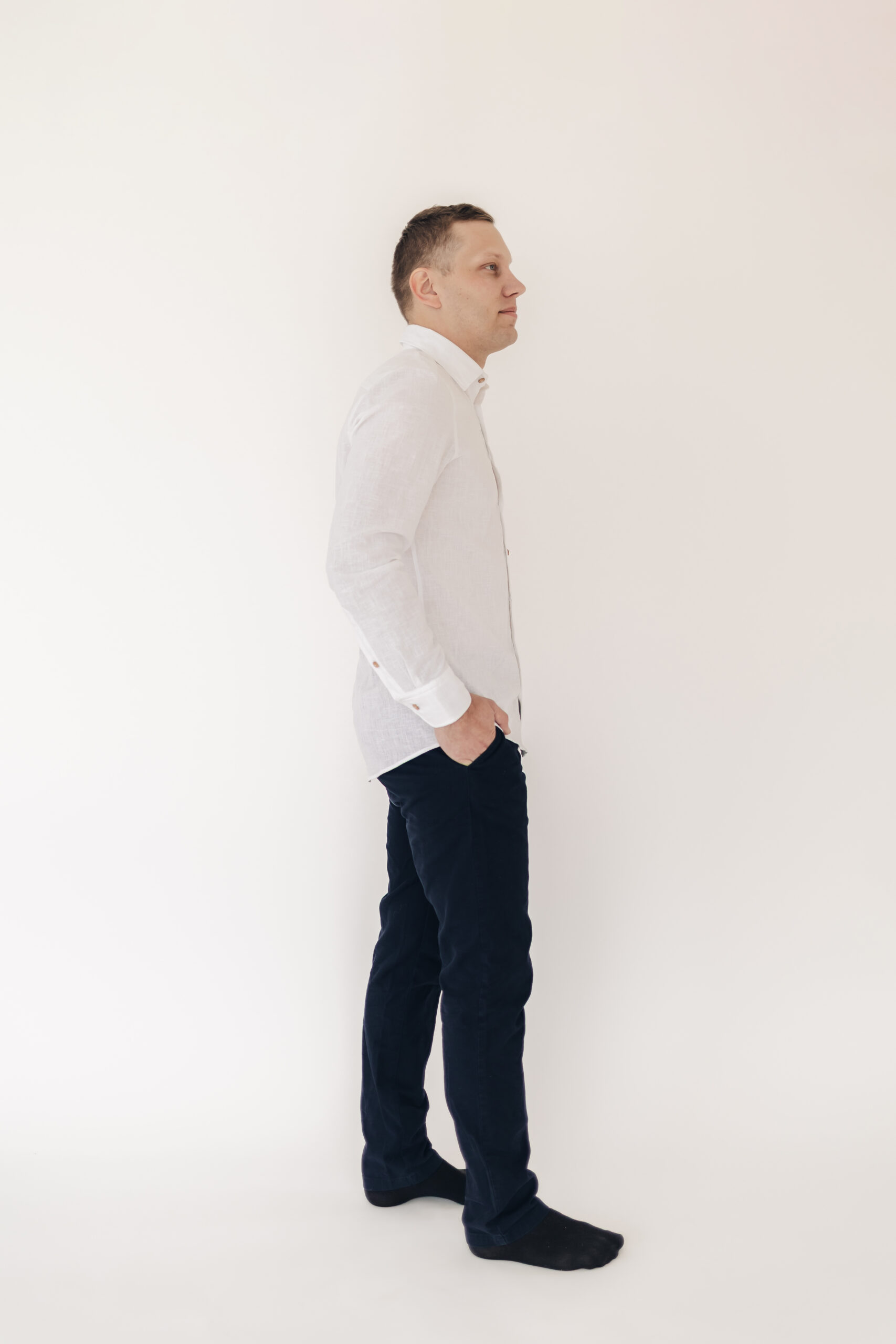 Valge meeste linane triiksärk