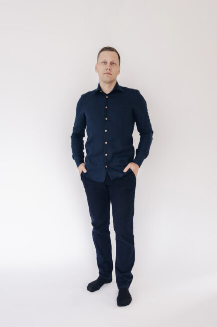 Tumesinine meeste linane triiksärk