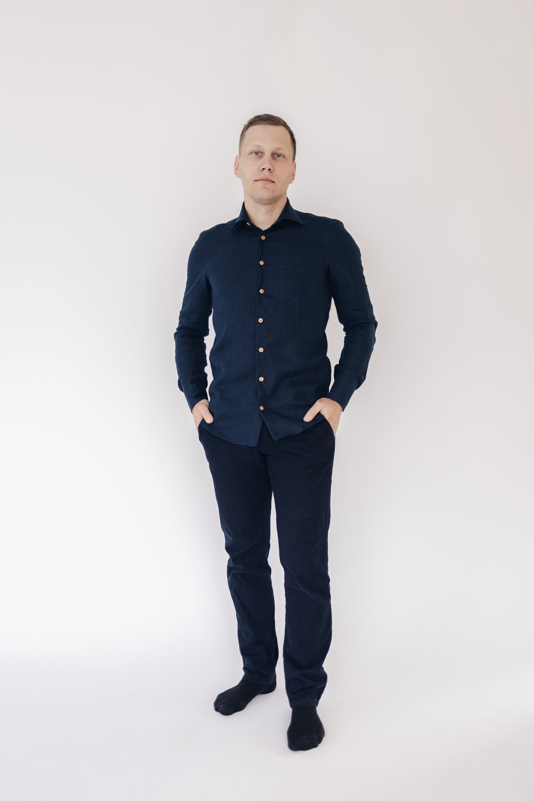 Tumesinine meeste linane triiksärk