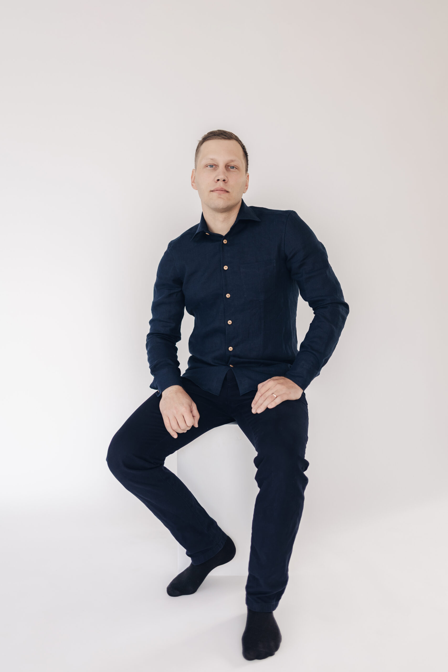 Tumesinine meeste linane triiksärk