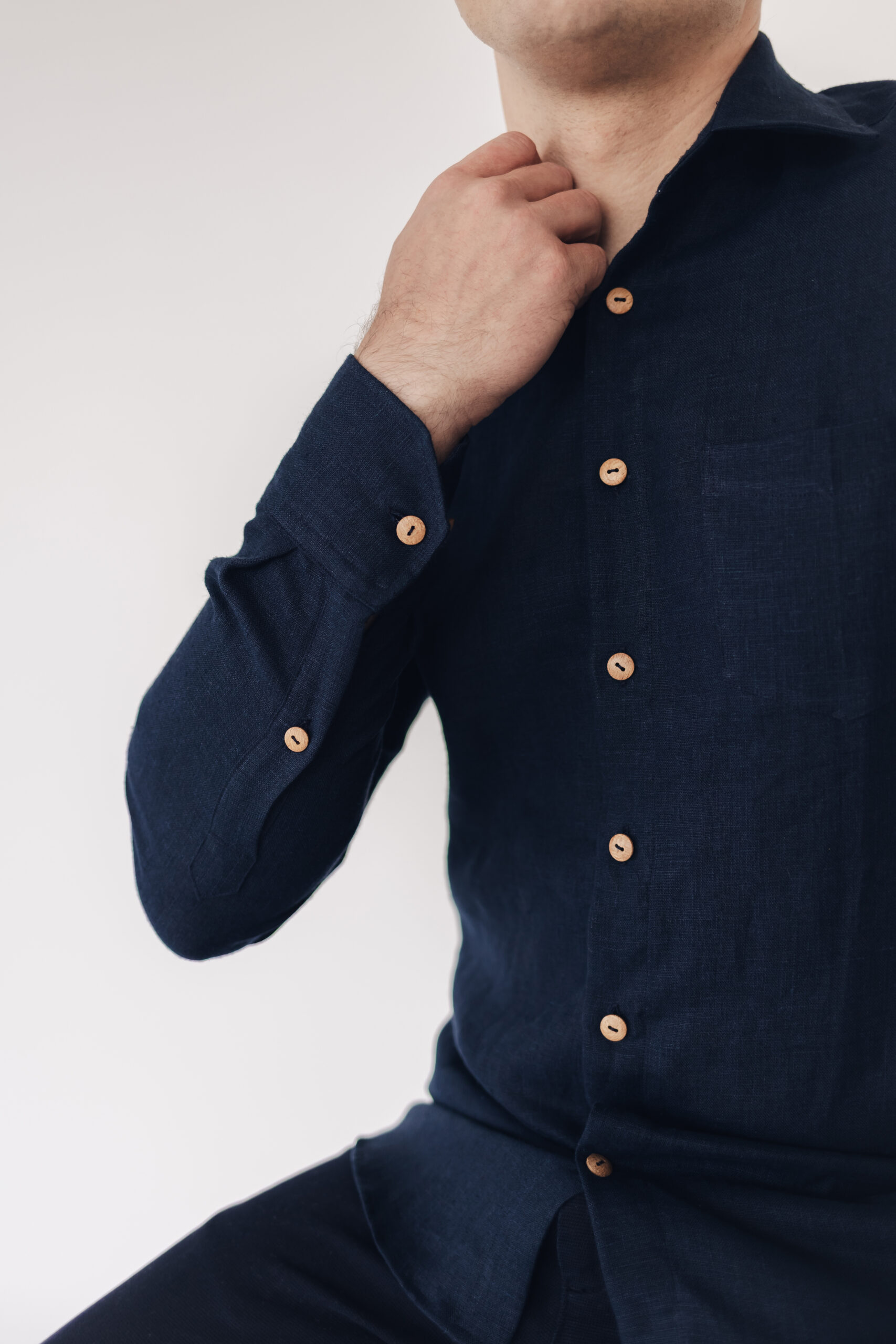 Tumesinine meeste linane triiksärk