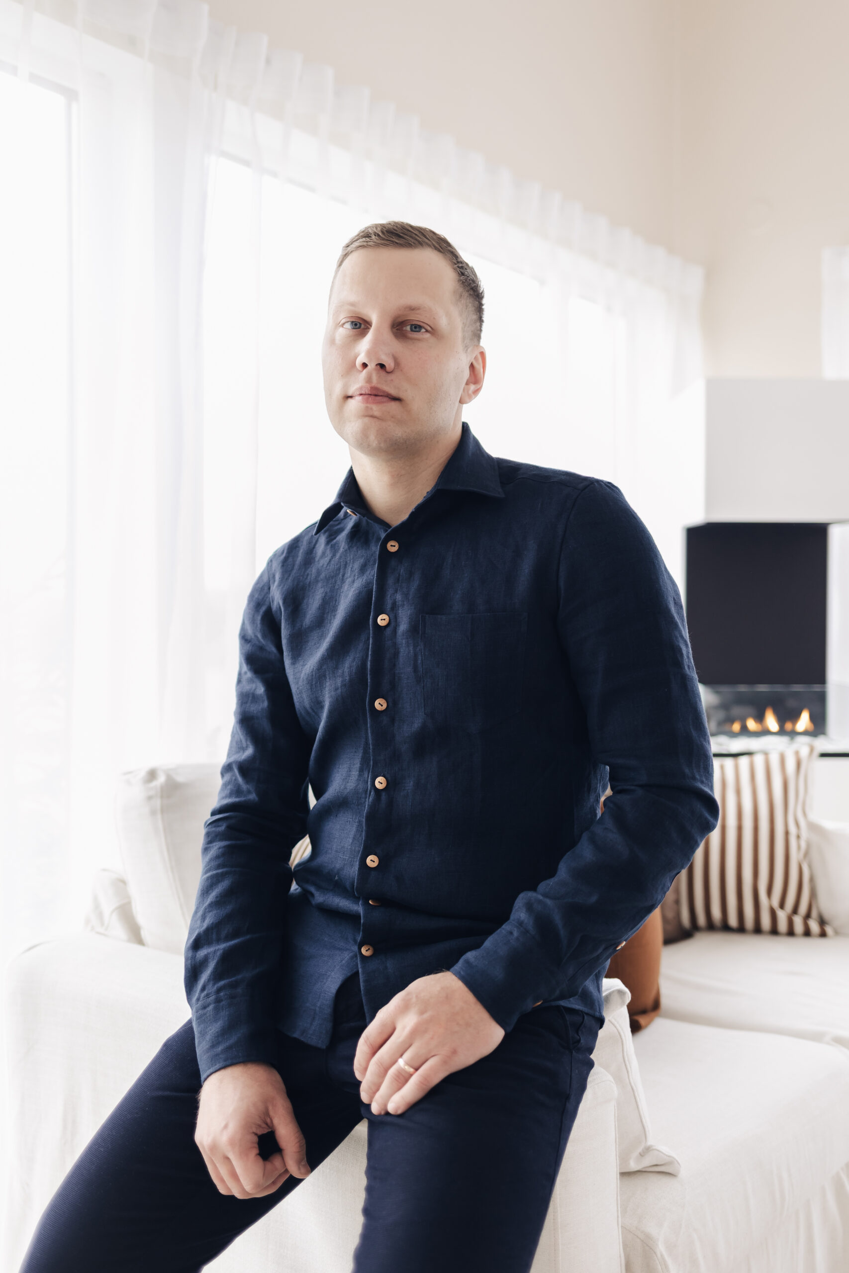 Tumesinine meeste linane triiksärk